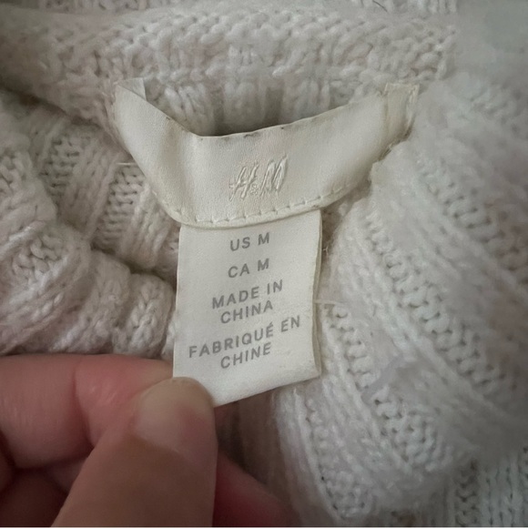 WHITE TURTLE NECK SWEATER - Picture 8 of 10